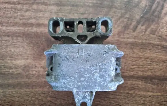 Audi A3 S3 8L Engine mount bracket 1J0199555