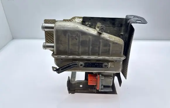 Volkswagen PASSAT B8 Other engine bay part 3Q0819212