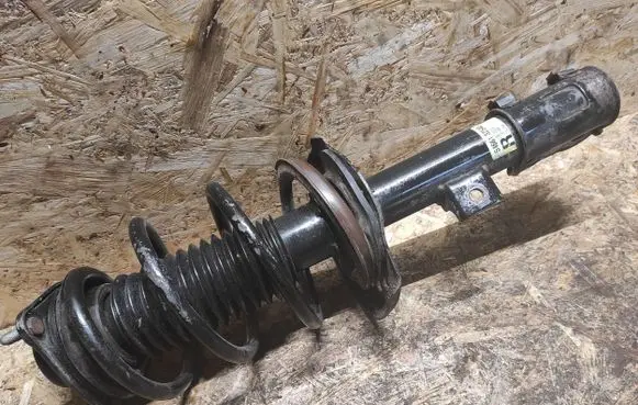Hyundai i40 Front shock absorber/damper 546613Z540