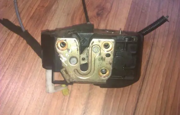 Nissan Micra Front door lock