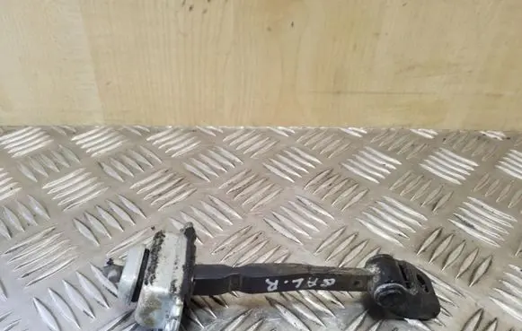 Skoda Octavia Mk2 (1Z) Rear door check strap stopper