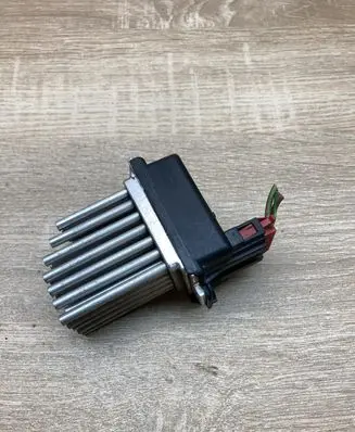 Audi A6 S6 C5 4B Heater blower motor/fan resistor 4B0820521 5DS006467