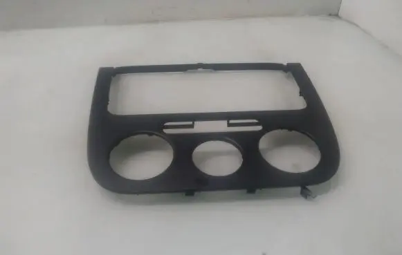 Volkswagen Golf V Radio/GPS head unit trim 1K0858071