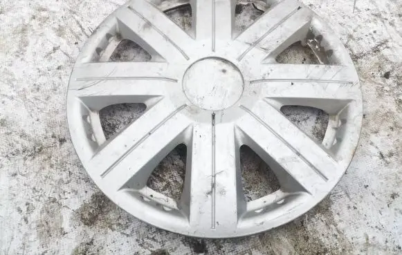 Volkswagen PASSAT B5.5 R16 wheel hub/cap/trim 