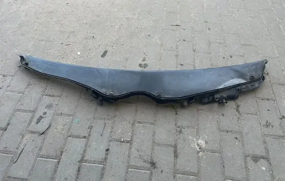 Mercedes-Benz C W203 Wiper trim 2038301713