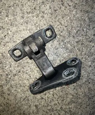 BMW X5 E53 Tailgate/trunk/boot hinge 8402183