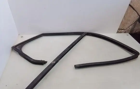 Ford Connect Front door glass trim molding 