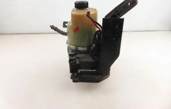 Ford Focus C-MAX Power steering pump 