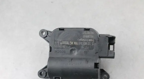 Audi Q3 8U Air flap motor/actuator 0132801345