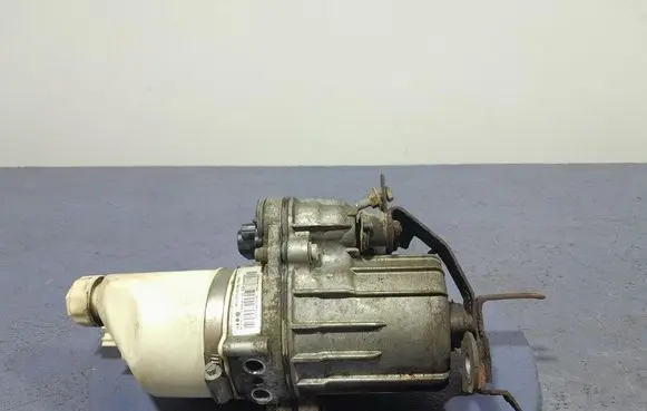 Opel Zafira B Power steering pump 13292554