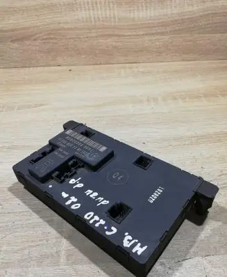 Mercedes-Benz C W203 Door control unit/module 2038201285
