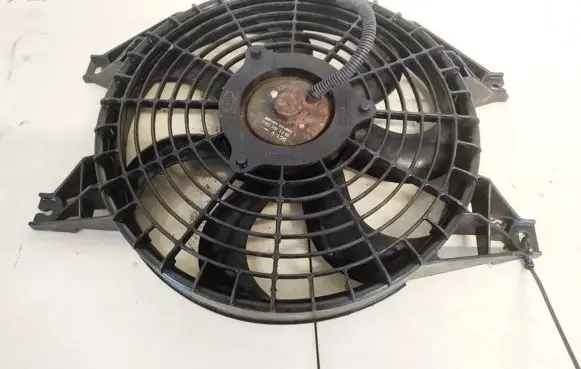 Radiator cooling fan shroud