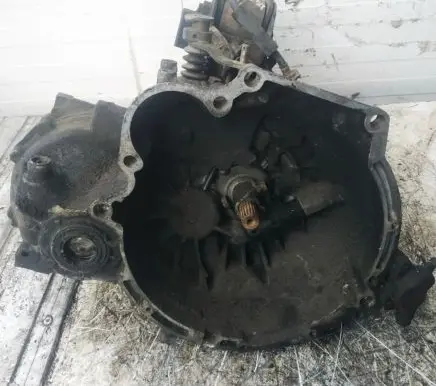 Hyundai Accent Manual 5 speed gearbox hs2073 198697