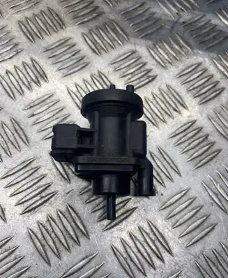Mercedes-Benz E W211 Turbo solenoid valve A0005450427