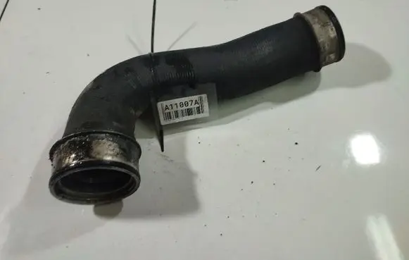 Volkswagen PASSAT B6 Intercooler hose/pipe 