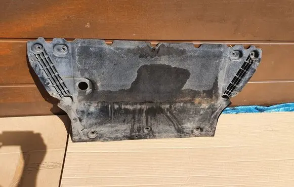 Audi A4 S4 B9 Engine splash shield/under tray 8W0863821B