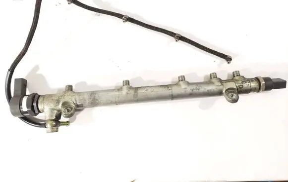 Mercedes-Benz C W203 Fuel main line pipe A6460700295 0445214073 A6110780449