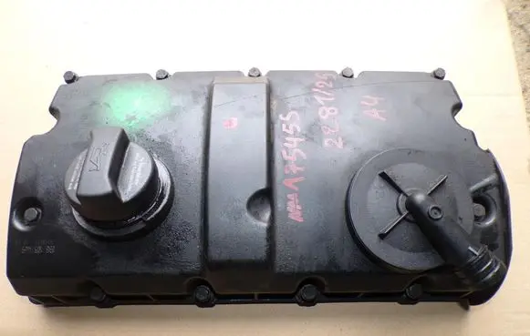 Audi A4 S4 B5 8D Rocker cam cover 038103475Q