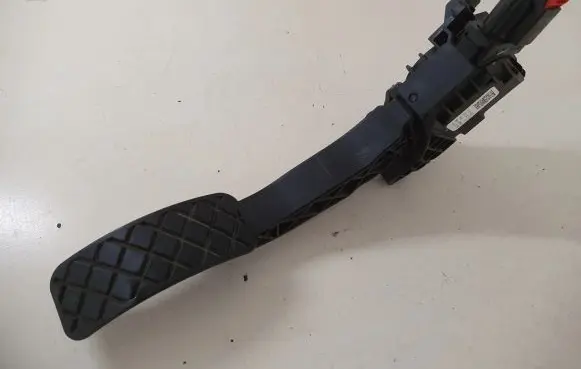 Volkswagen Up Accelerator throttle pedal 1S1721503A