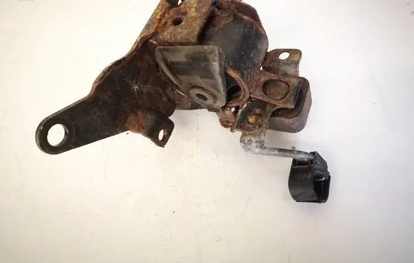 Toyota Corolla Verso E121 Engine mount bracket 