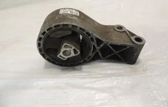 Gearbox mounting bracket