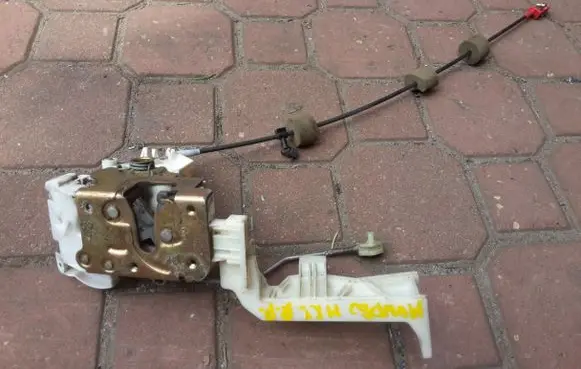 Ford Mondeo Mk III Front door lock