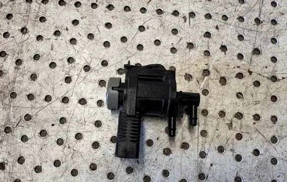 Skoda Octavia Mk2 (1Z) Turbo solenoid valve 1K0906283