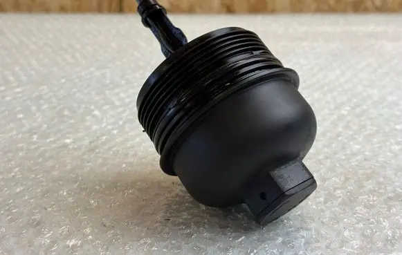 BMW 5 E39 Oil filter cover 22473799 2247379