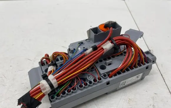 BMW X4M F98 Fuse module 6807487