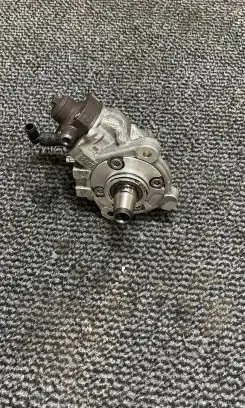 BMW 5 F10 F11 Fuel injection high pressure pump 781069604