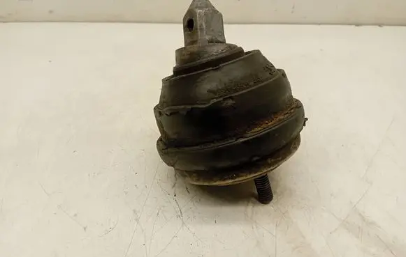 BMW 5 E39 Engine mount bracket 22111096514