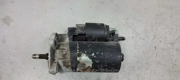 Volkswagen Golf III Starter motor 0001112044