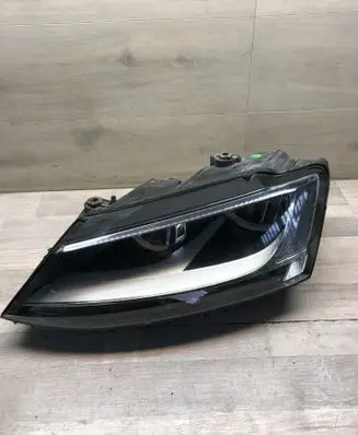 Volkswagen Jetta VI Headlight/headlamp