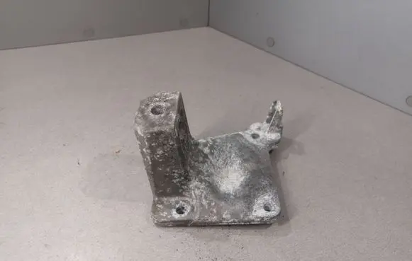 BMW 5 E39 Engine mounting bracket 6751226