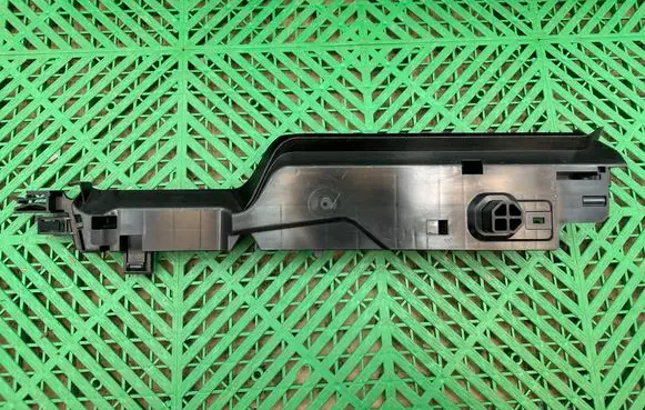 BMW 7 G70 Radiator mount bracket 7925830