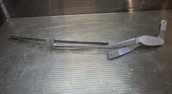 Mercedes-Benz E W212 Front wiper blade arm A2128200944