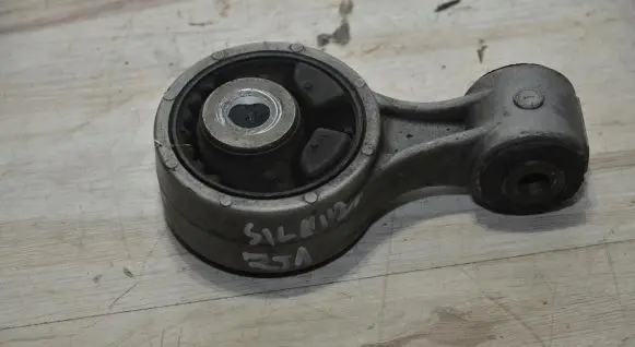 Nissan Murano Z51 Engine mount bracket