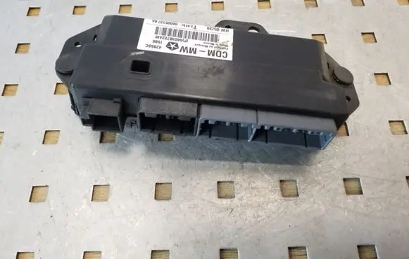 Chrysler 300 - 300C Door control unit/module P56038722AM