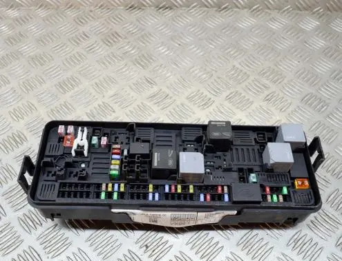 Land Rover Discovery 5 Fuse module JPLA14K016CC JPLA14N030AB