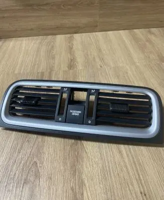 Skoda Fabia Mk2 (5J) Dash center air vent grill 5J0820951S01