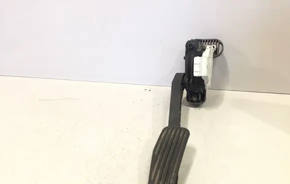 Volvo V70 Accelerator throttle pedal 9496821