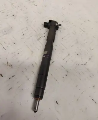 Hyundai i30 Fuel injector 338002A780