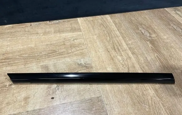 Mercedes-Benz SL R231 Door glass trim A2317250365