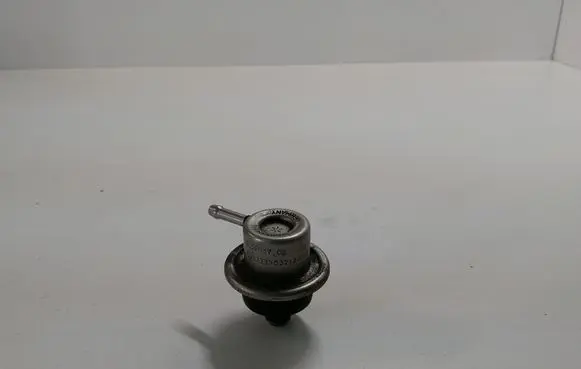 Audi A3 S3 8L Fuel pressure regulator 037133035