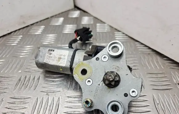BMW 3 E92 E93 Seat adjustment motor 1134101 P0118790402