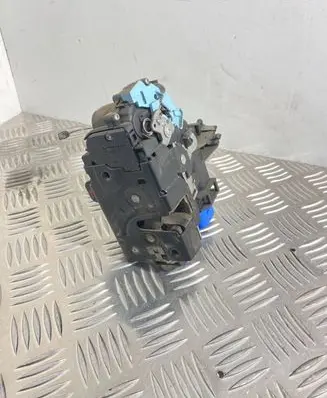 Skoda Octavia Mk2 (1Z) Front door lock 3D1837015AB