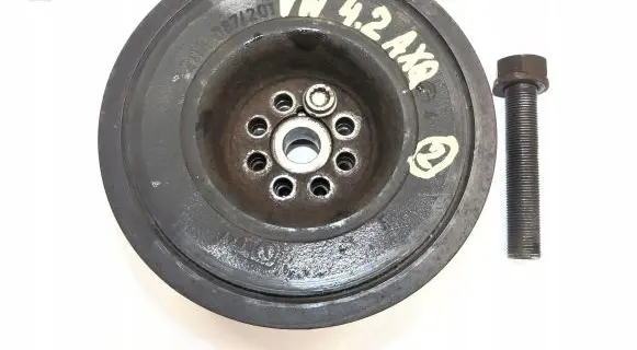 Volkswagen Touareg I Crankshaft pulley 077105261D
