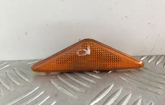 Ford Mondeo Mk III Front fender indicator light 1S7113K309AC 1S7113K309