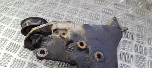 Ford Mondeo MK II Engine mounting bracket