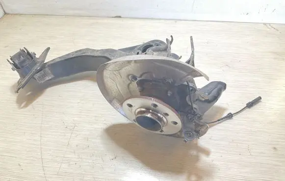 Rear wheel hub spindle/knuckle